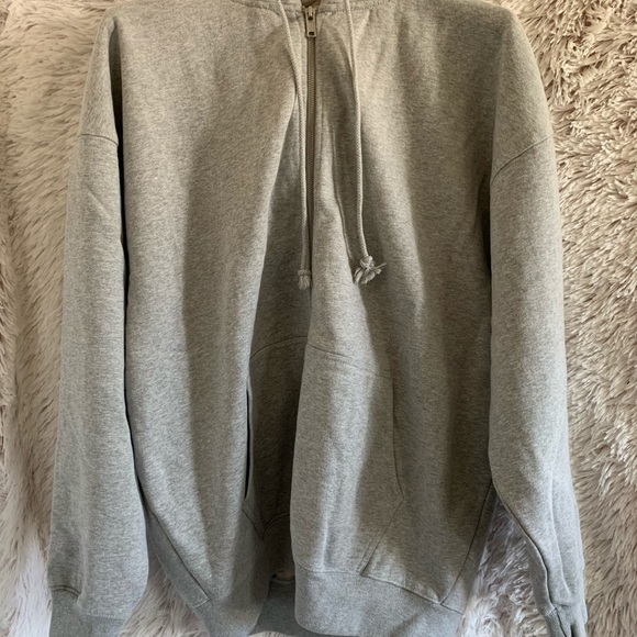 SOLD NWT BRANDY MELVILLE GREY CHRISTY HOODIE - Picture 2 of 3